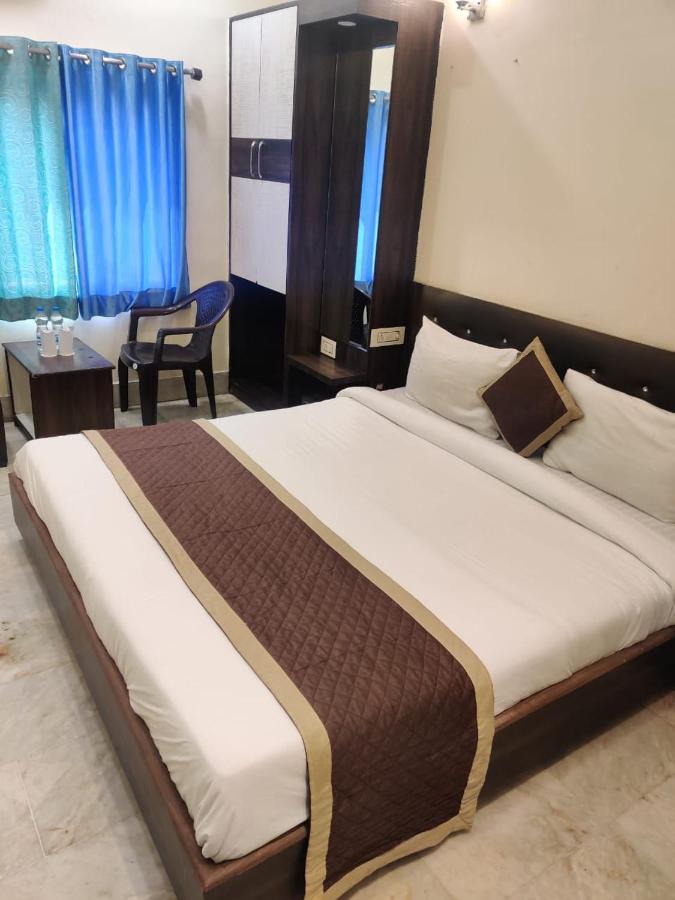 Hotel Raj Vilas Удайпур Экстерьер фото
